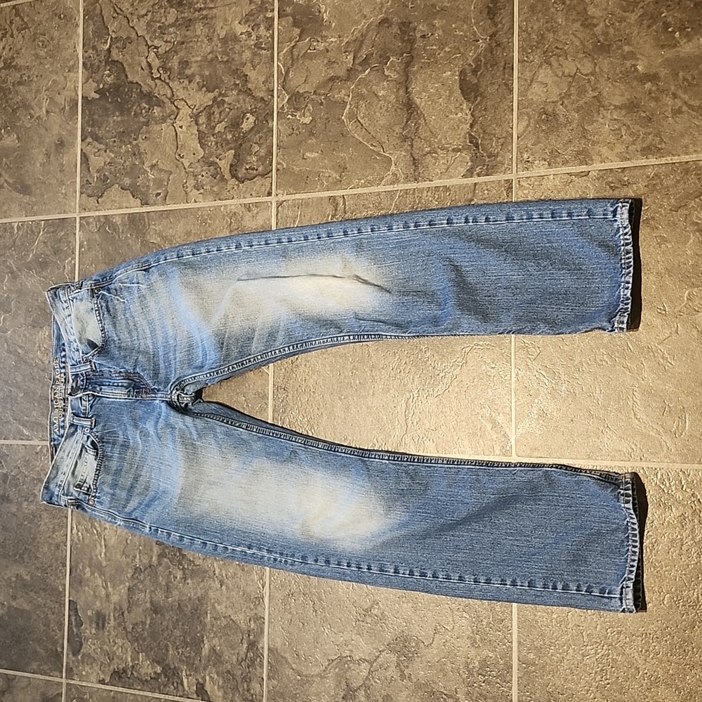 3/15❤️American Eagle original straight leg jeans 28x32